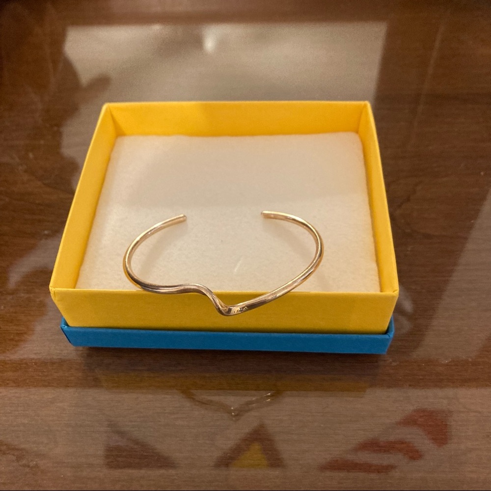Wave bangle bracelet